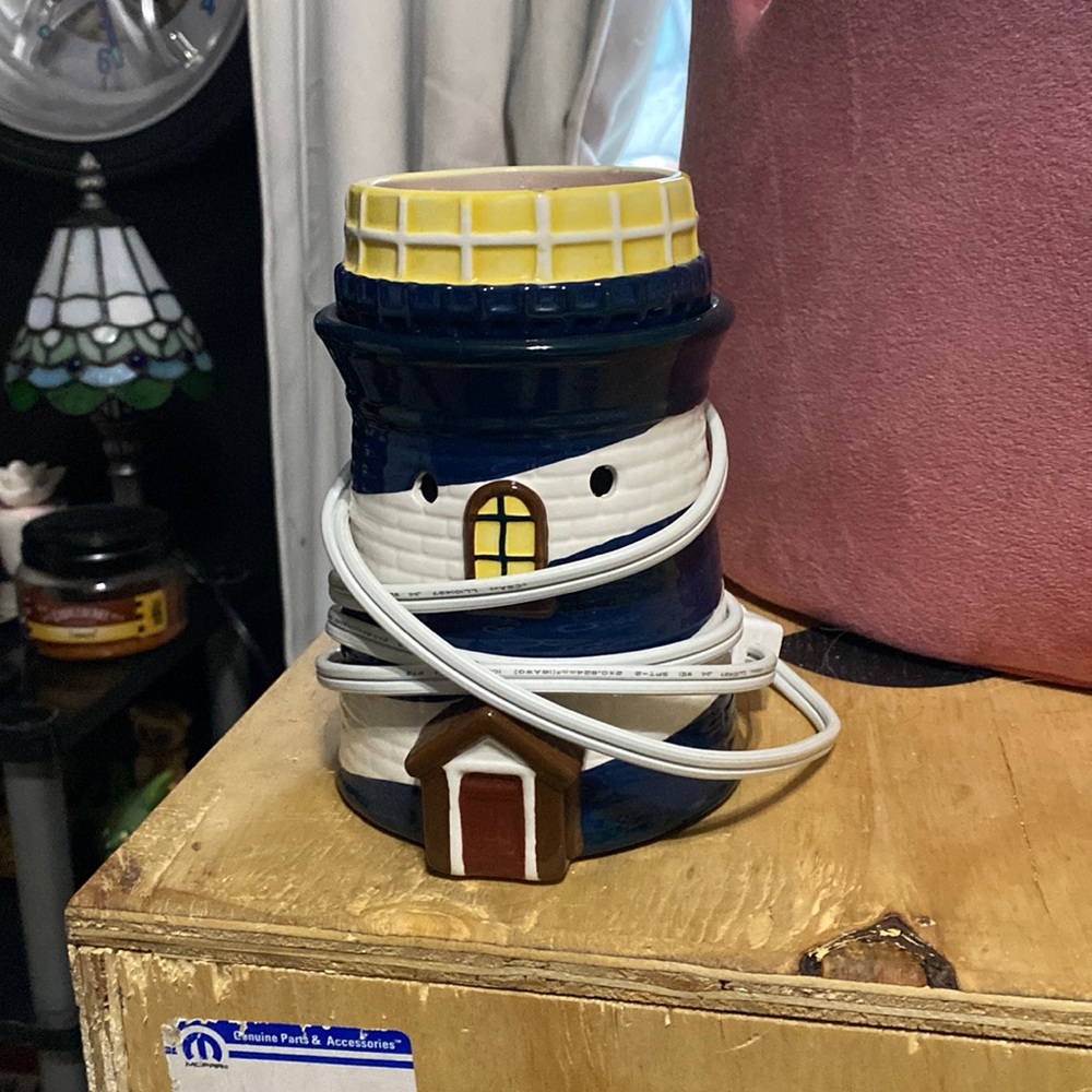 Lighthouse scentsy warmer.